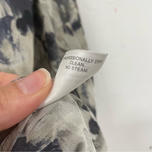 Classiques Entier Grey & White Silk Floral Print Ruffled Wrap Blouse Top Women M - Picture 8 of 10